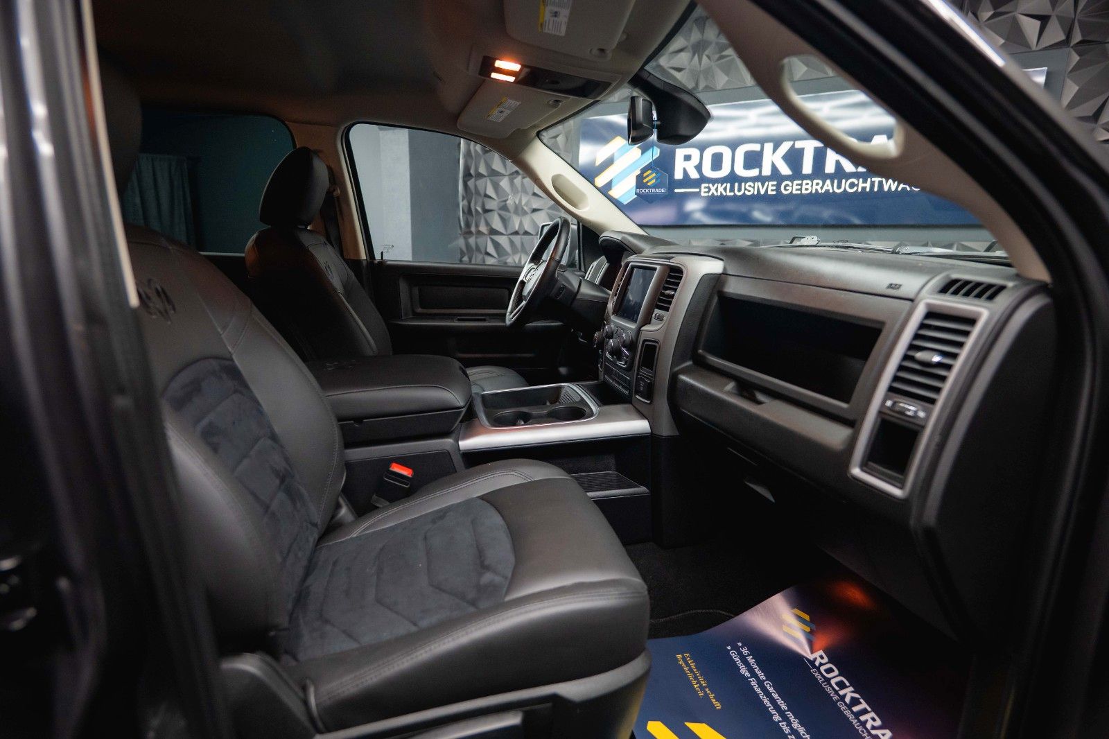 Fahrzeugabbildung Dodge RAM 5.7 V8 HEMI 4x4 OFFROAD Night-Paket *LED*AHK