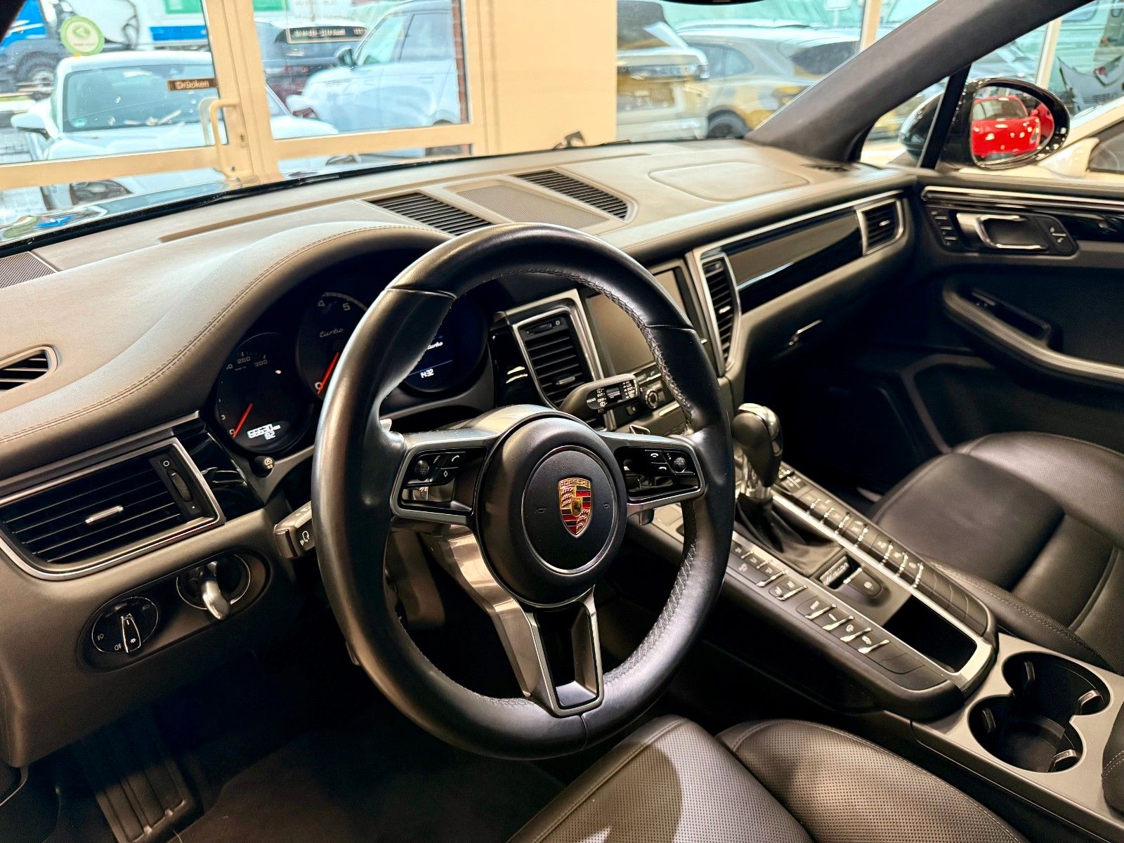 Fahrzeugabbildung Porsche Macan Turbo Luftfederung/AHK/Keyless/ACC