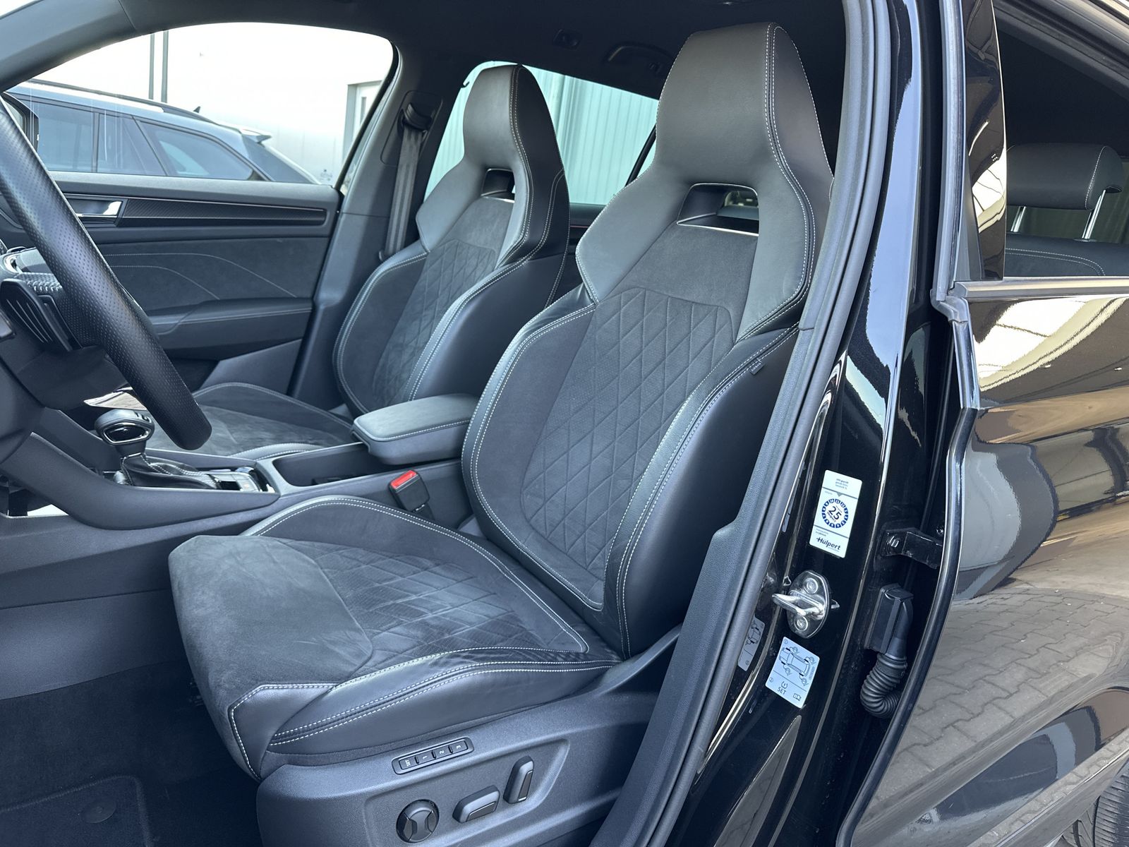 Fahrzeugabbildung SKODA Kodiaq 2.0 TDI 4x4 DSG Sportline NAV+LED+CARPLAY