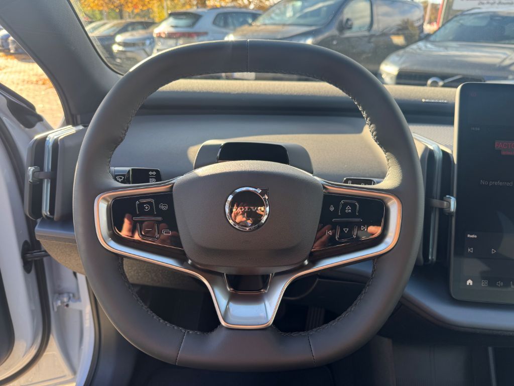 Fahrzeugabbildung Volvo EX30 Single M. Extended Range RWD Plus+SOFORT