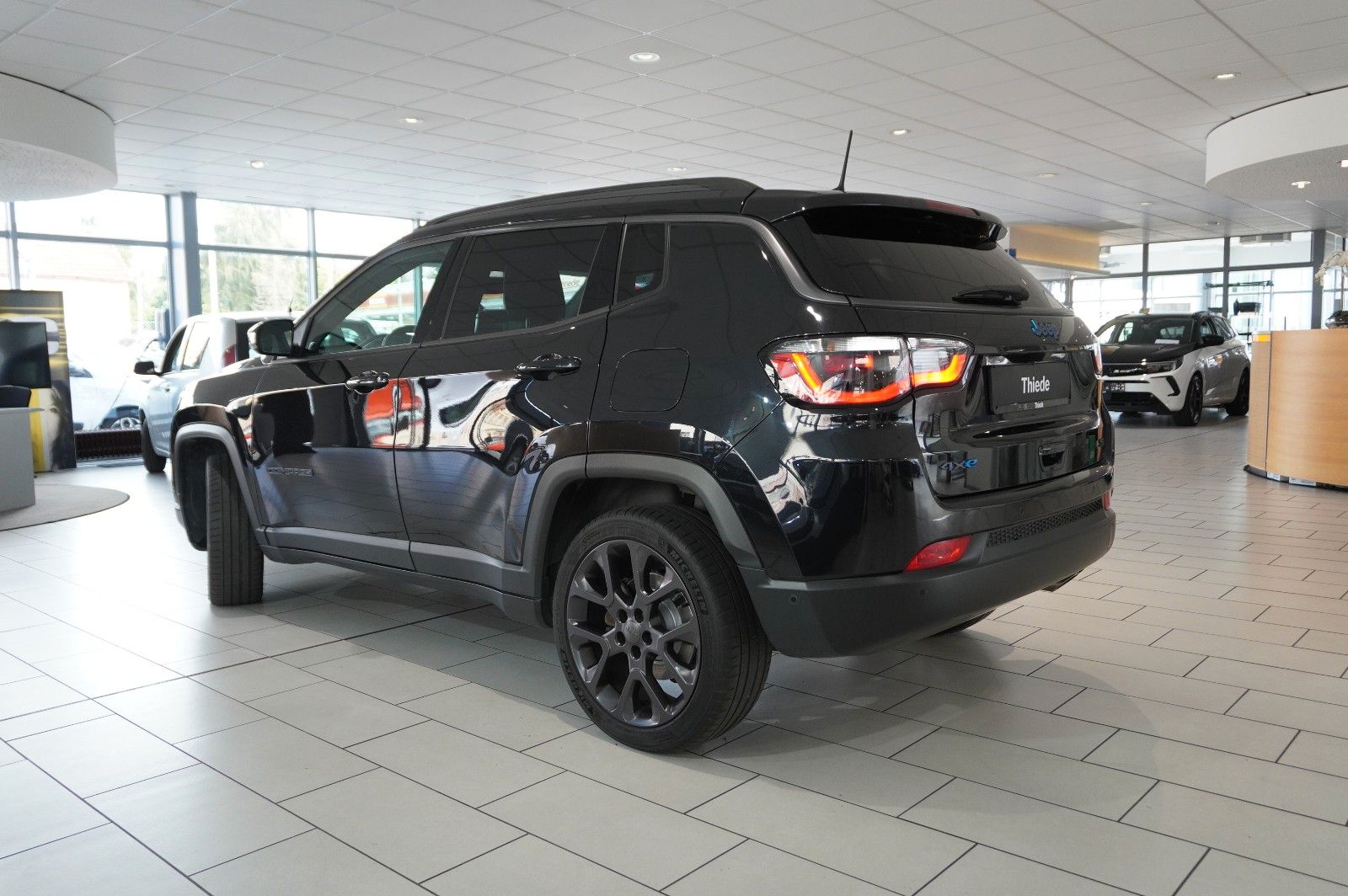 Fahrzeugabbildung Jeep Compass S 1.3T-GDI PHEV AWD SPORT NAVI/SH/KAMERA