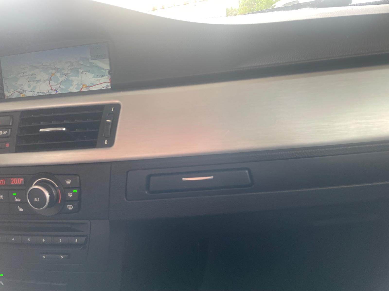BMW 318 2012 — photo 12