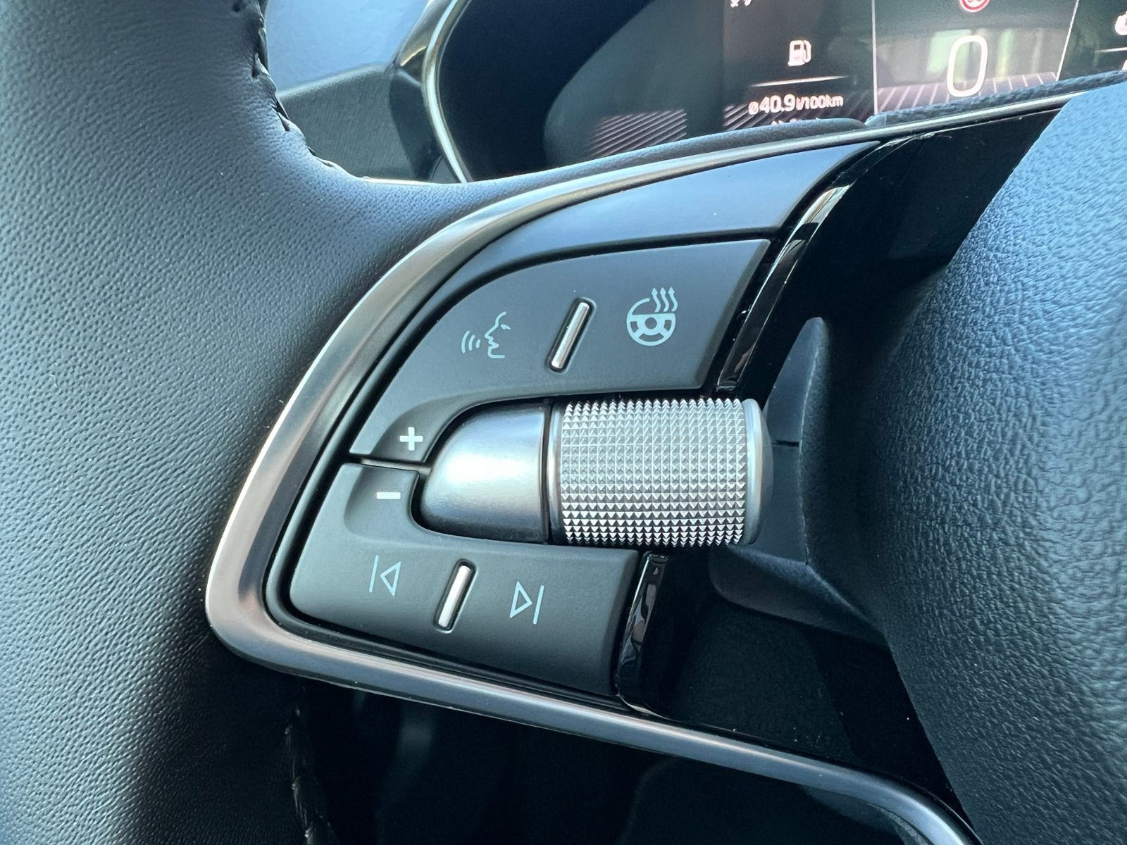 Fahrzeugabbildung SKODA Fabia Selection 1.0 TSI DSG *LED, SmartLink, Kam