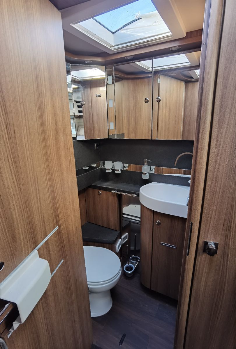 Fahrzeugabbildung Carthago Chic S-Plus I50 LE Längsbetten + Hubbett