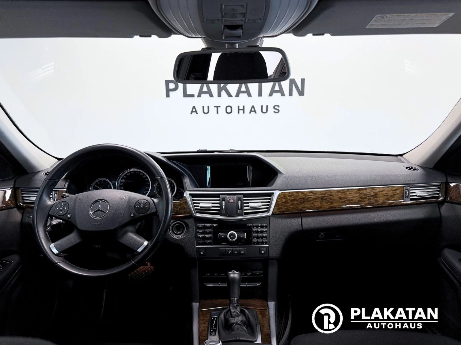 Fahrzeugabbildung Mercedes-Benz E 200 T-Modell Abst-Tempomat Navi MB-Service