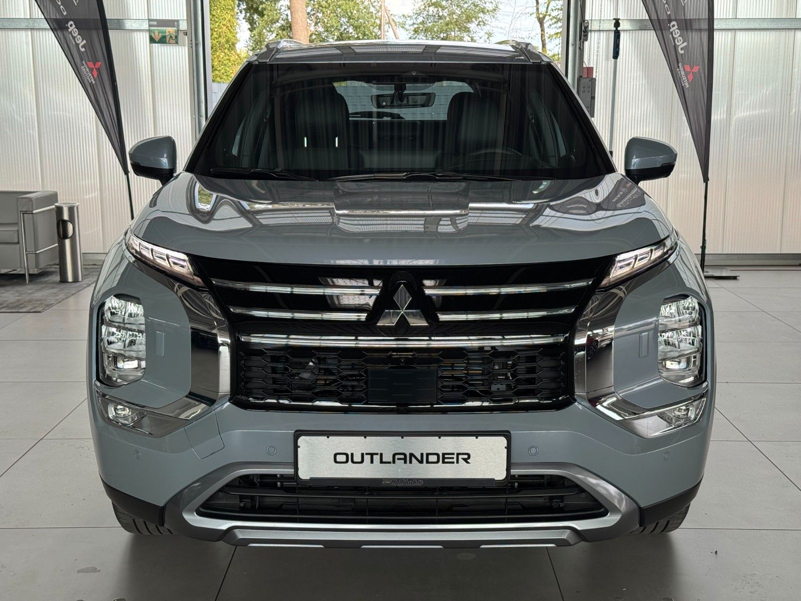 Fahrzeugabbildung Mitsubishi Outlander 2.4 PHEV 4WD Select