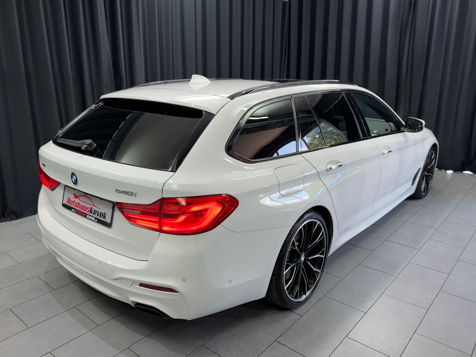 Fahrzeugabbildung BMW 540i xDrive Touring M Sport |AHK|HuD|HiFi|PANO