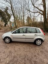 Ford Fiesta 1.4 Benzin mit tüv - Ford Fiesta aus 2004: 1.4
