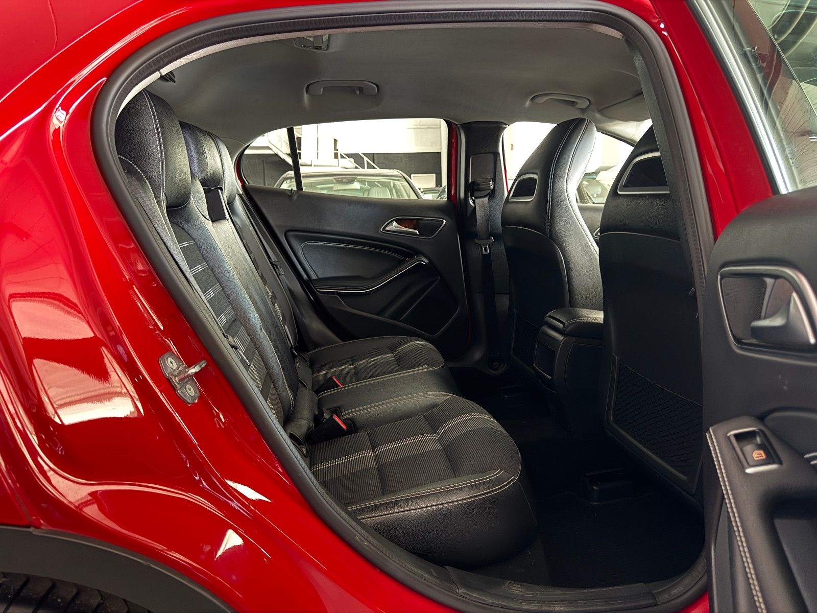 Fahrzeugabbildung Mercedes-Benz GLA 200 7G-DCT SPORTPAKET URBAN NAVI LED KAMERA