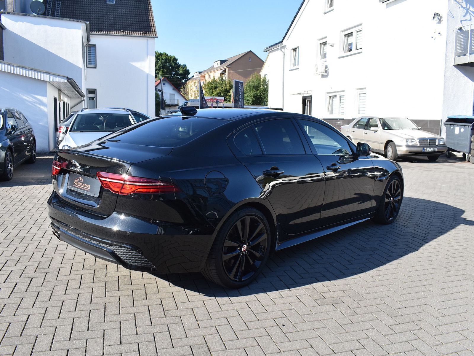 Fahrzeugabbildung Jaguar XE R-Dynamic SE BLACK PAK*LEDER*PANORAMA*KEYLESS