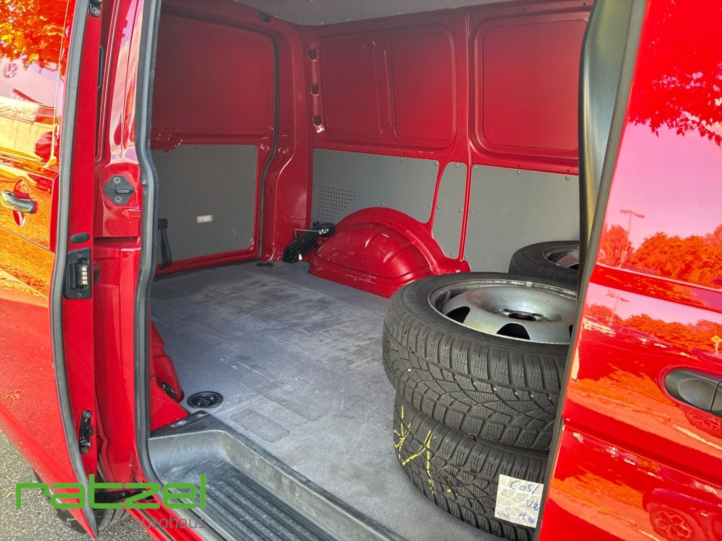 Fahrzeugabbildung Volkswagen T6.1 Kasten 2.0 TDI DSG Leder LED DAB SHZ Fernli