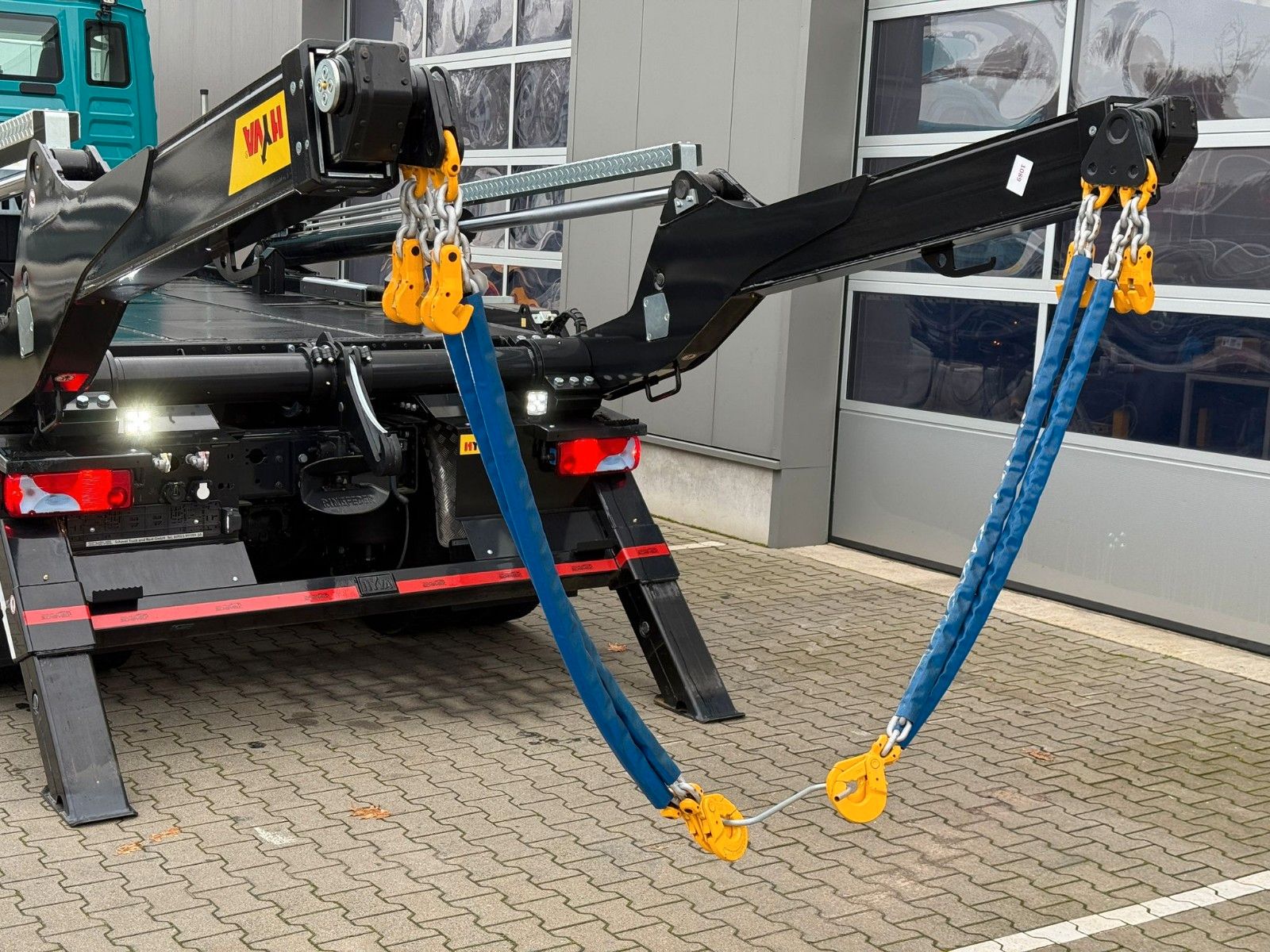 Fahrzeugabbildung MAN TGS 26.520 Absetzkipper HYVA 18 TAZ / Funk / 6x4