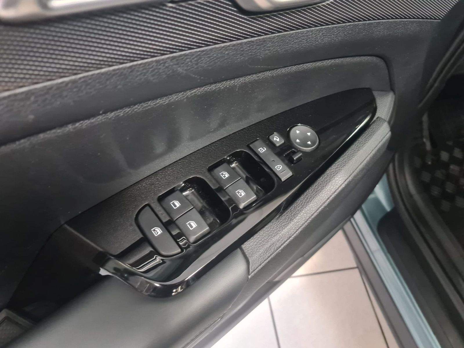 Fahrzeugabbildung Kia Sportage Vision 4WD /NUR 28 TKM/ LED /NAVI