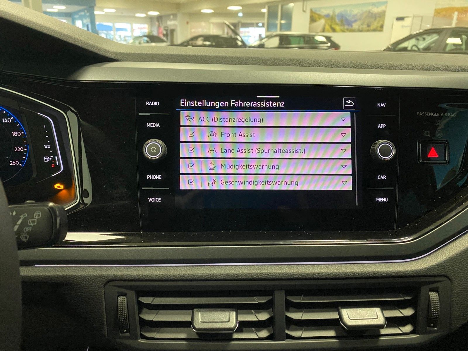 Fahrzeugabbildung Volkswagen Taigo 1.0 TSI DSG R-Line+MATRIX+iQ Light+ACC+App