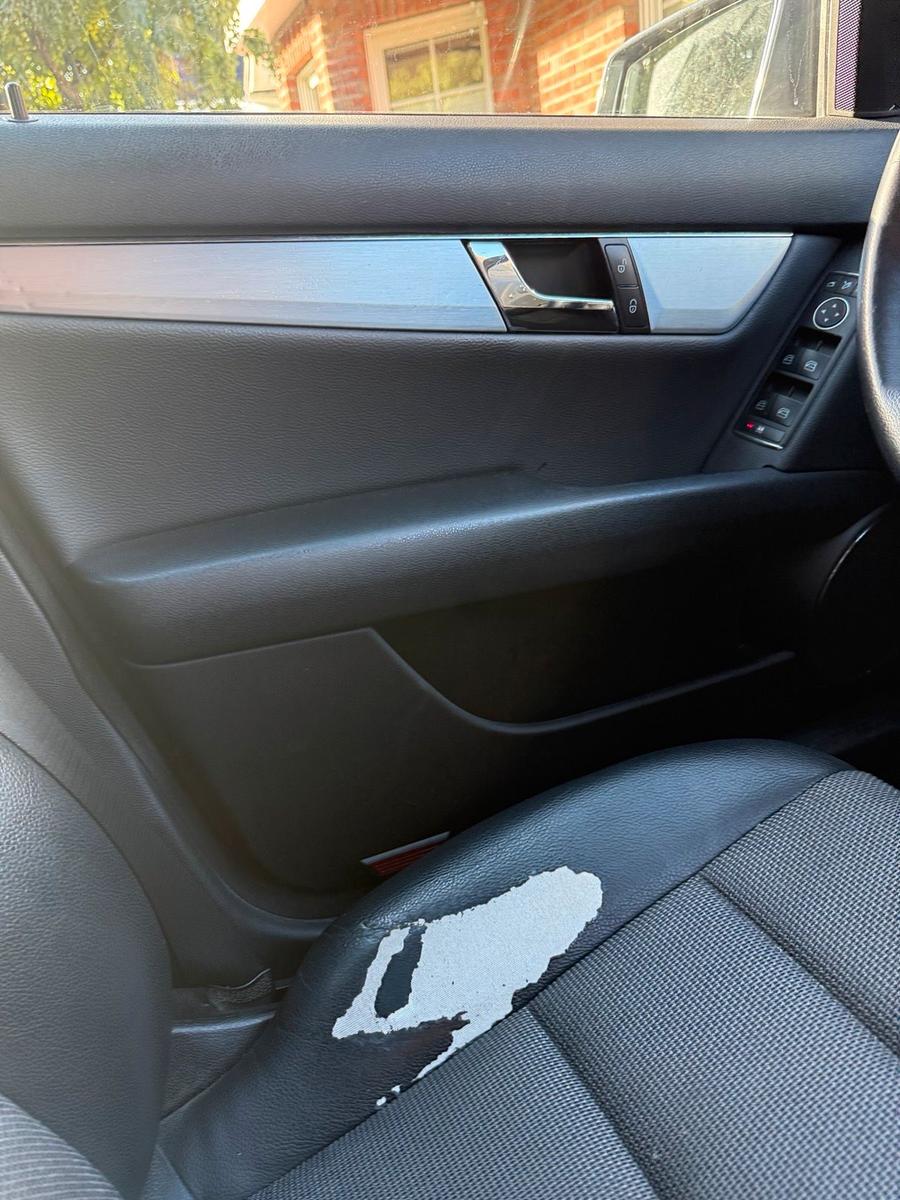 Mercedes-Benz C220 2010 — photo 11