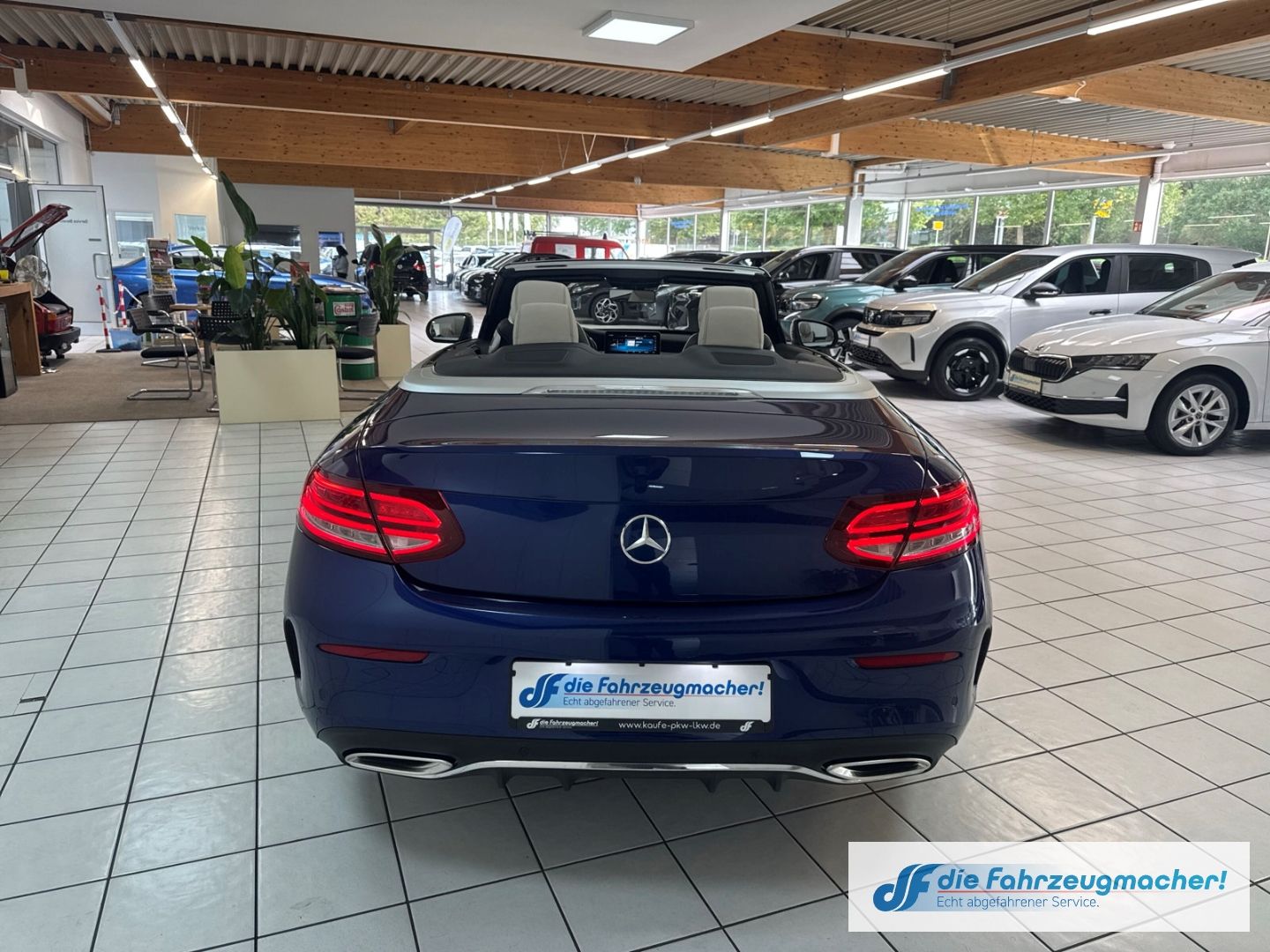 Fahrzeugabbildung Mercedes-Benz C 200 Cabrio 4Matic Sportpaket AMG LED Leder Mem
