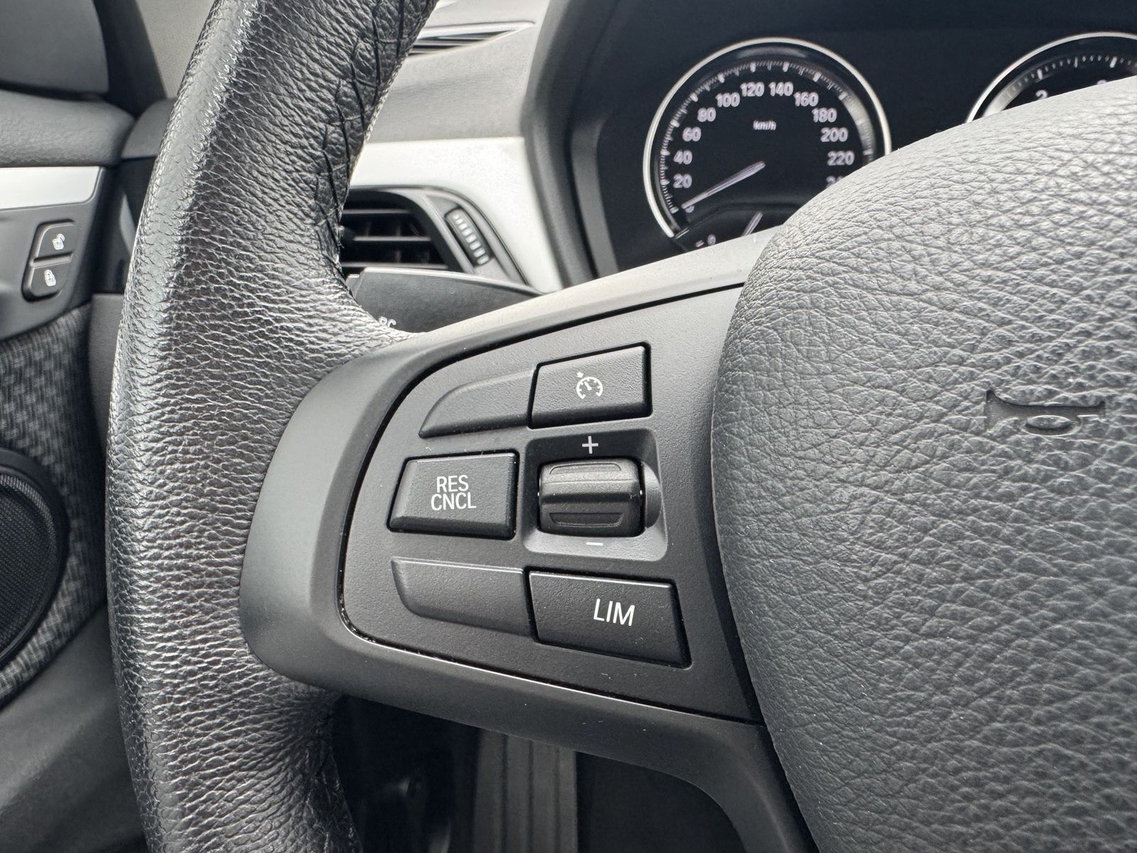 BMW X1 sDrive18d Advantage Kamera Sitzh Navi LED foto 7