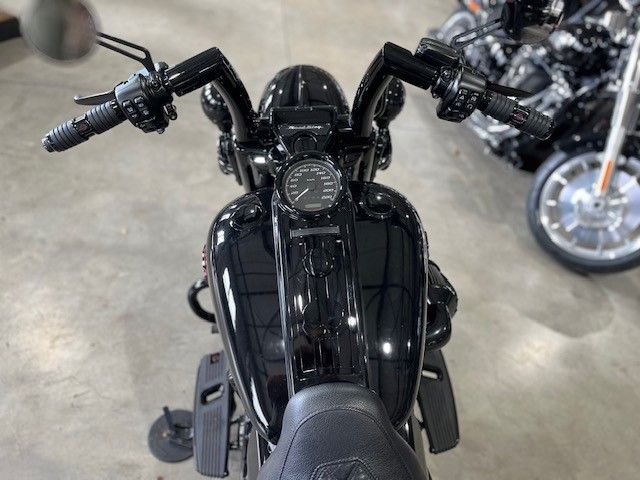 Fahrzeugabbildung Harley-Davidson FLHRXS Road King Spezial