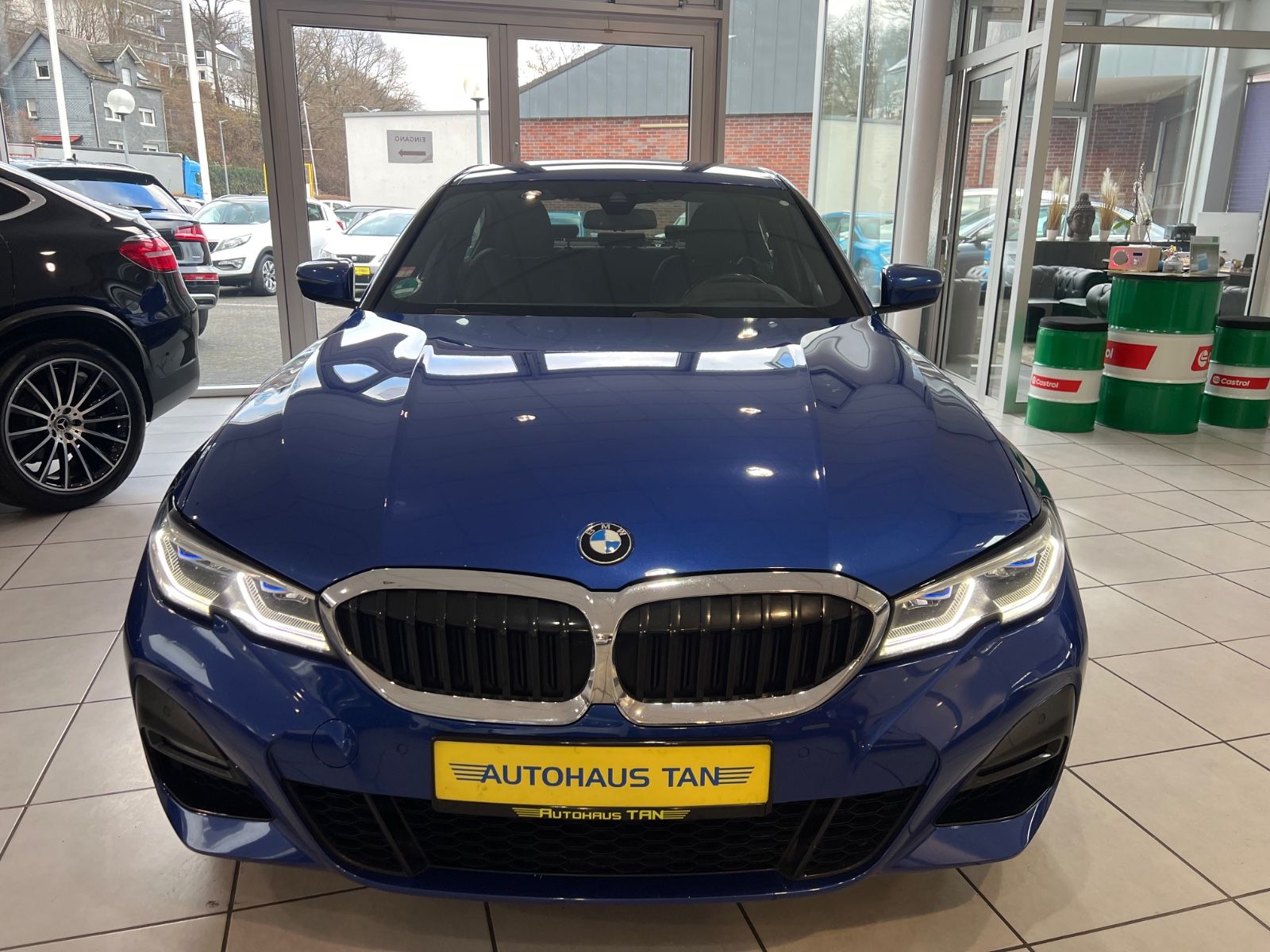 Fahrzeugabbildung BMW 330 i M Sport * Head-Up *Ambiente* LEDER *