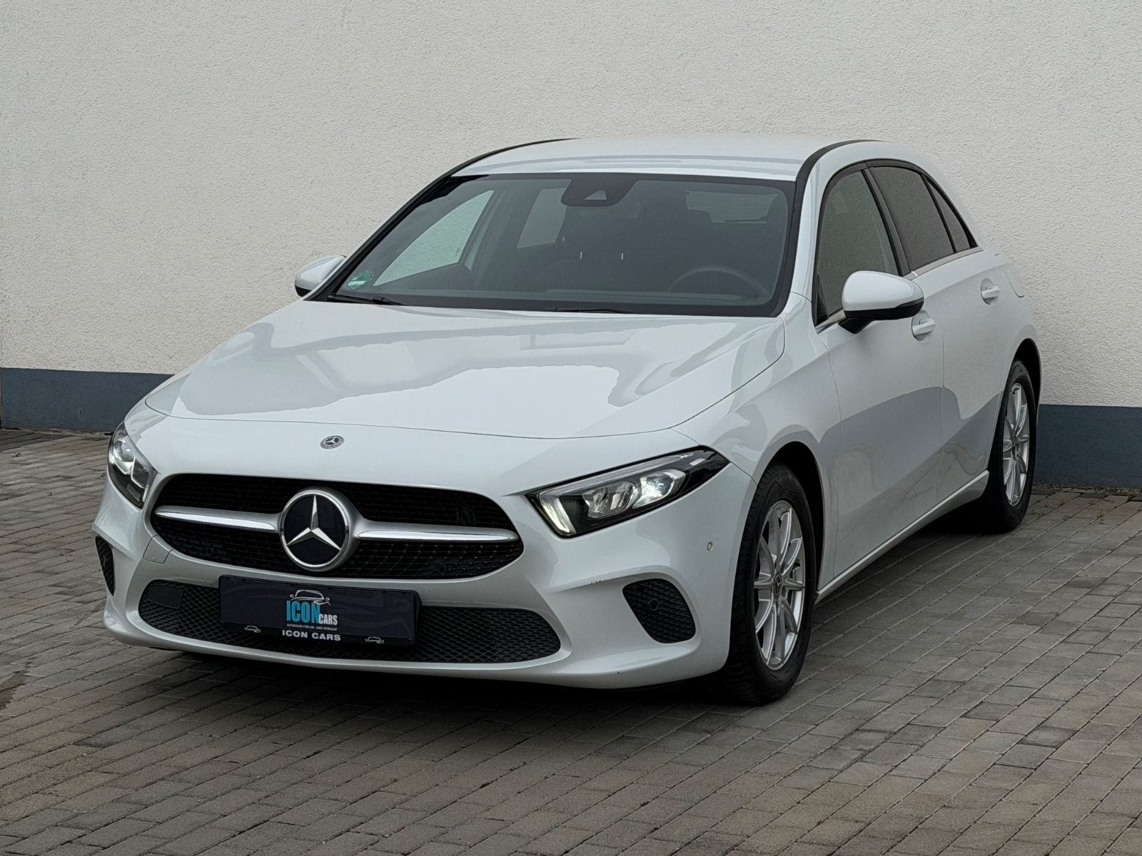 MERCEDES-BENZ A 180 d/LED/GARANTIE/KAMERA/SHZ/LEDER