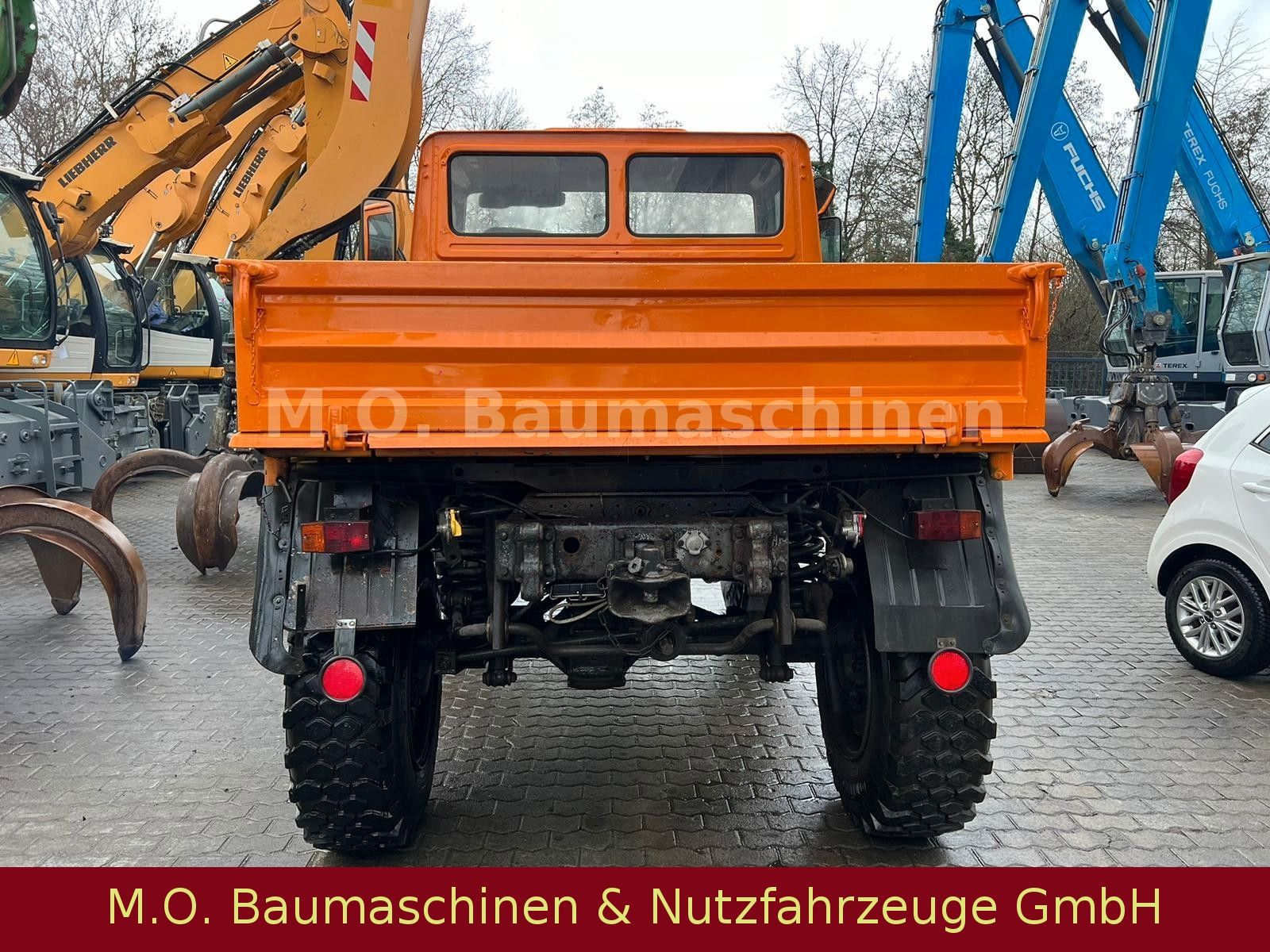 Fahrzeugabbildung Unimog U 1000/ 424