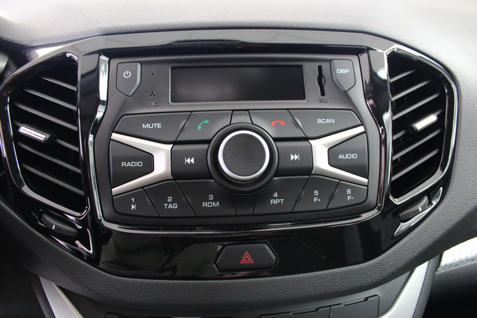 Lada Vesta Cross Sitzheizung Bluetooth Climatronic