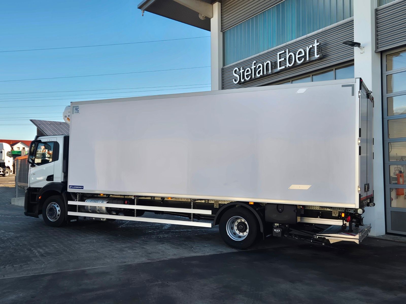 Fahrzeugabbildung Iveco S-Way 400 4x2 Kühlkoffer, LBW, Thermoking T1200R