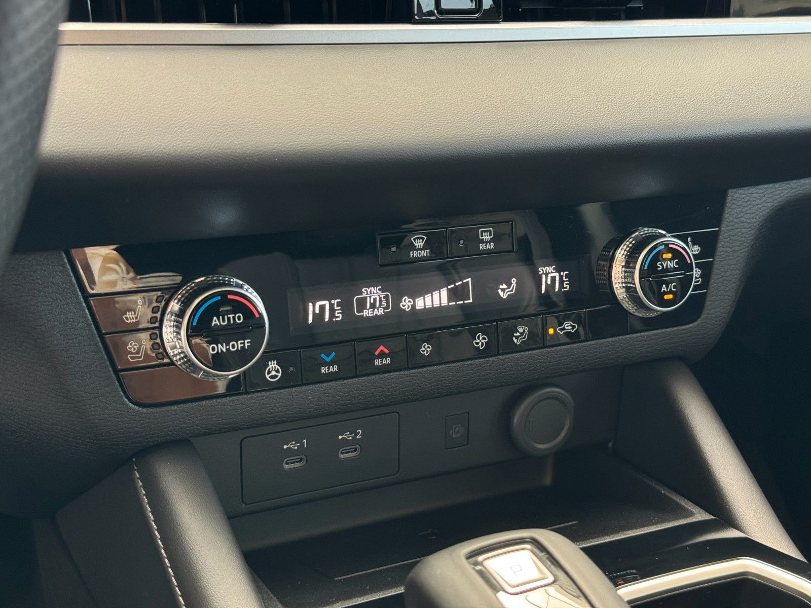 Fahrzeugabbildung Mitsubishi Outlander 2.4PLUG-IN HYBRID 4WD BLACK