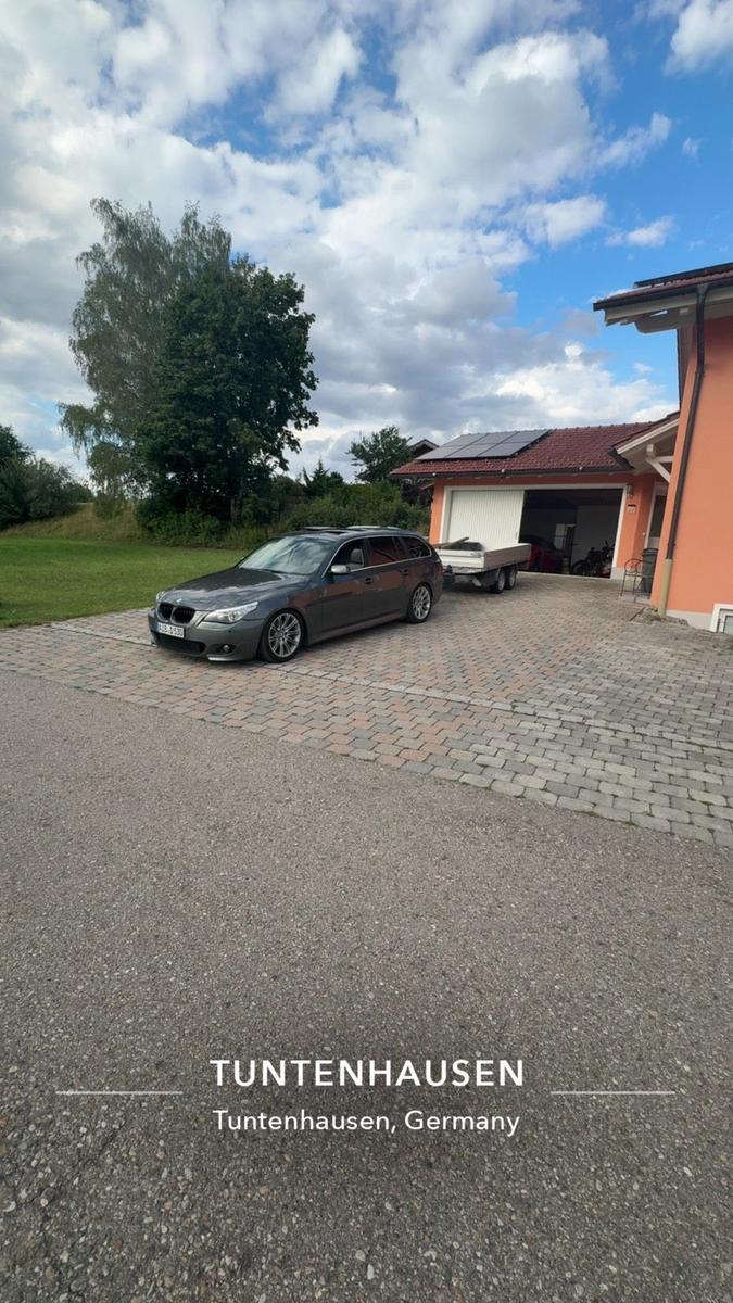 BMW 530 2004 — rear view