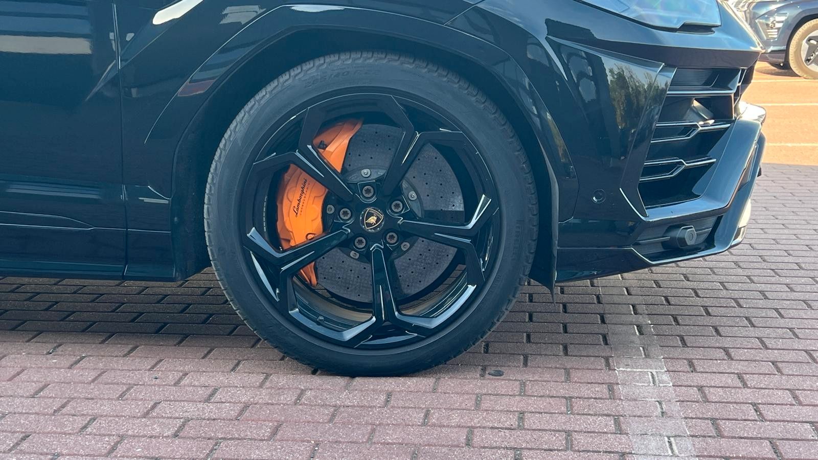 Fahrzeugabbildung Lamborghini Urus LP650 *PANO*Carbon*HeUp*22**Mietkauf*