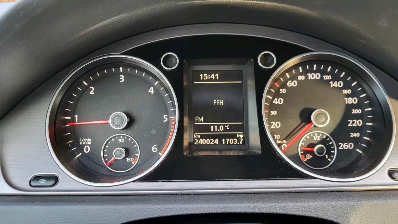 Volkswagen Passat 2011 — photo 15