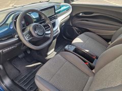 Fahrzeugabbildung Fiat 500e Cabrio 42 kWh Icon Navi PDC Tempo DAB