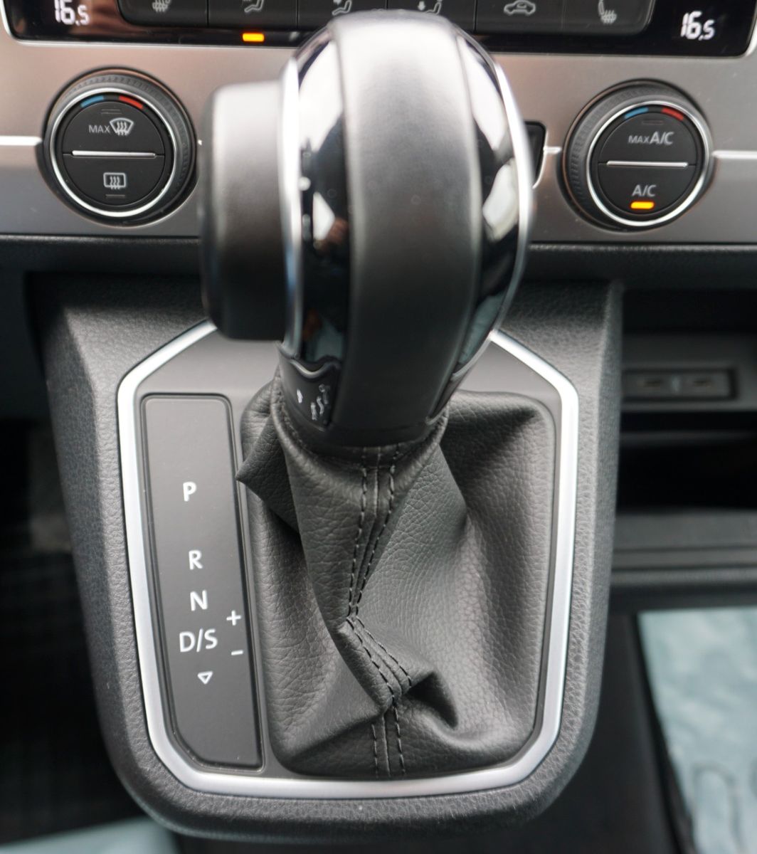 Fahrzeugabbildung Volkswagen T6 Multivan 2.0L TDI DSG Kamera Navi AHK 7 Sitze