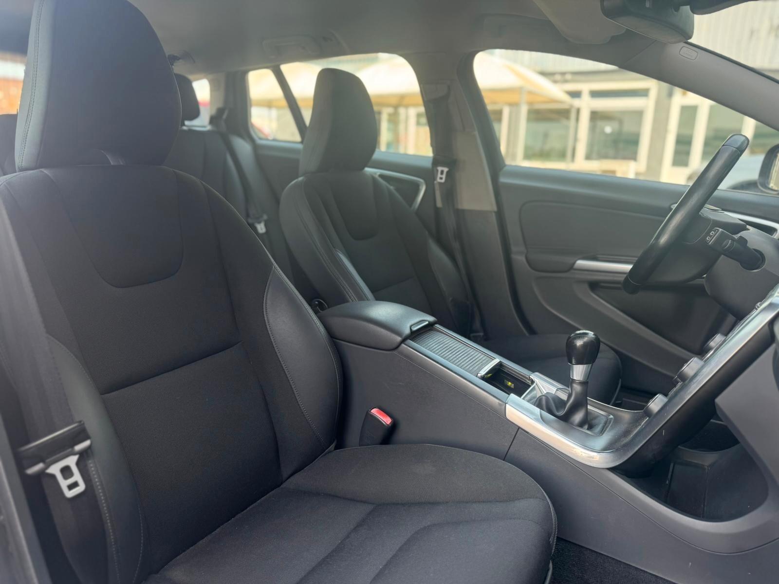 Volvo V60 2011 — photo 12