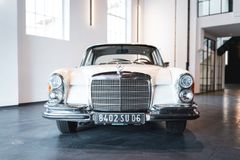 Fahrzeugabbildung Mercedes-Benz 280SE/C/8 2.8 Coupé *FLACHKÜHLER/SCHALTER *