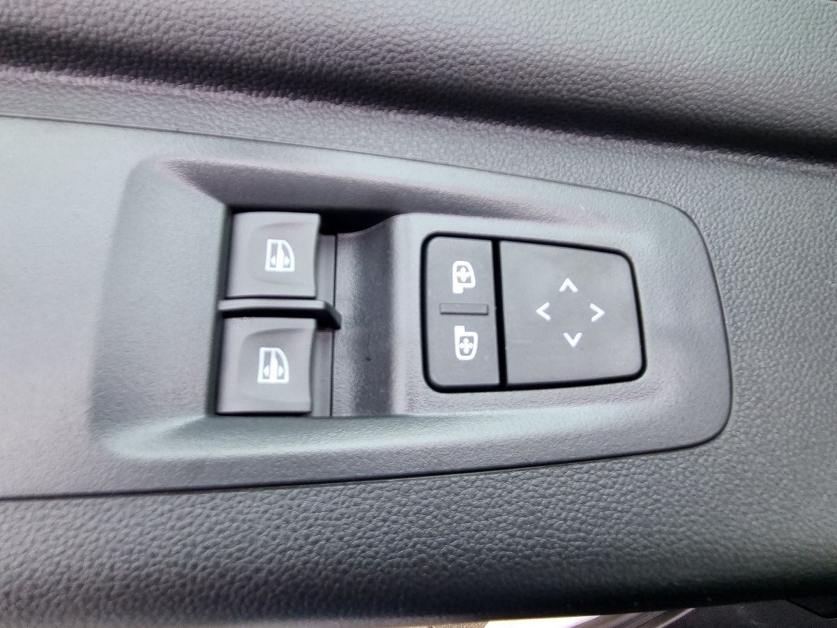 Fahrzeugabbildung Renault Master Kasten FWD extra L2H2 3,5t Blue dCi 150