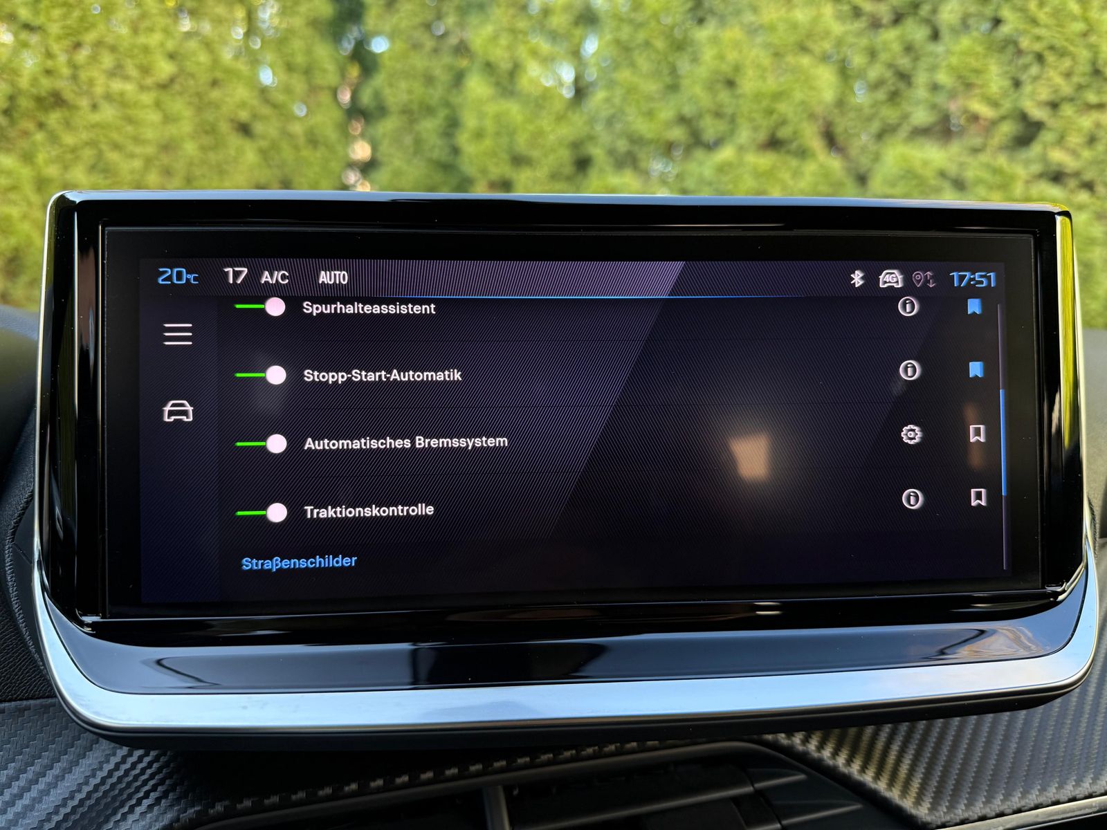 Fahrzeugabbildung Peugeot 2008 1.5Blue-HDI Allure LED+NAV+SHZ+AHK+KAM+VIRT