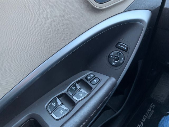 Fahrzeugabbildung Hyundai GRAND SANTA FE 2.2 CRDI Premium 4WD 6 Sitzer