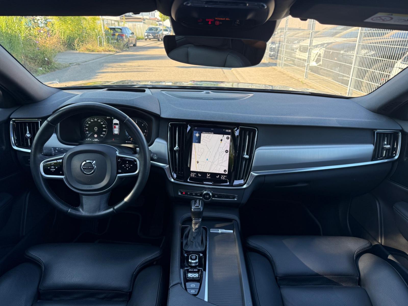 VOLVO V90 235 ch 4X4 BVA - HAYON ÉLECTRIQUE - PACK SPORT - TOIT OUVRANT