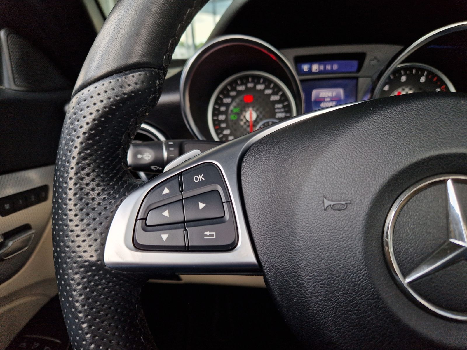 Fahrzeugabbildung Mercedes-Benz SLC 300 AMG Line LED NAVI ALU