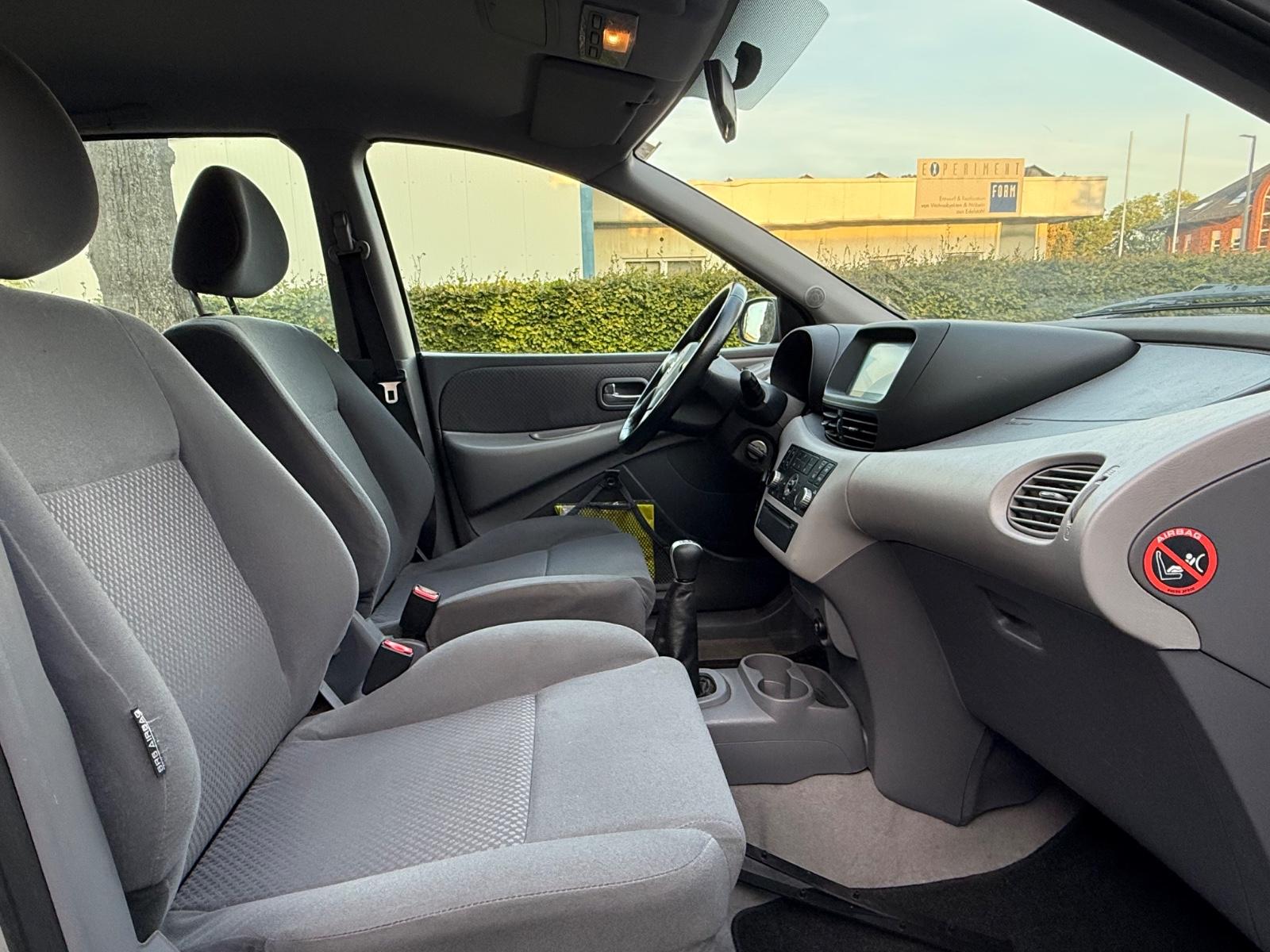 Nissan Almera 2004 — photo 7