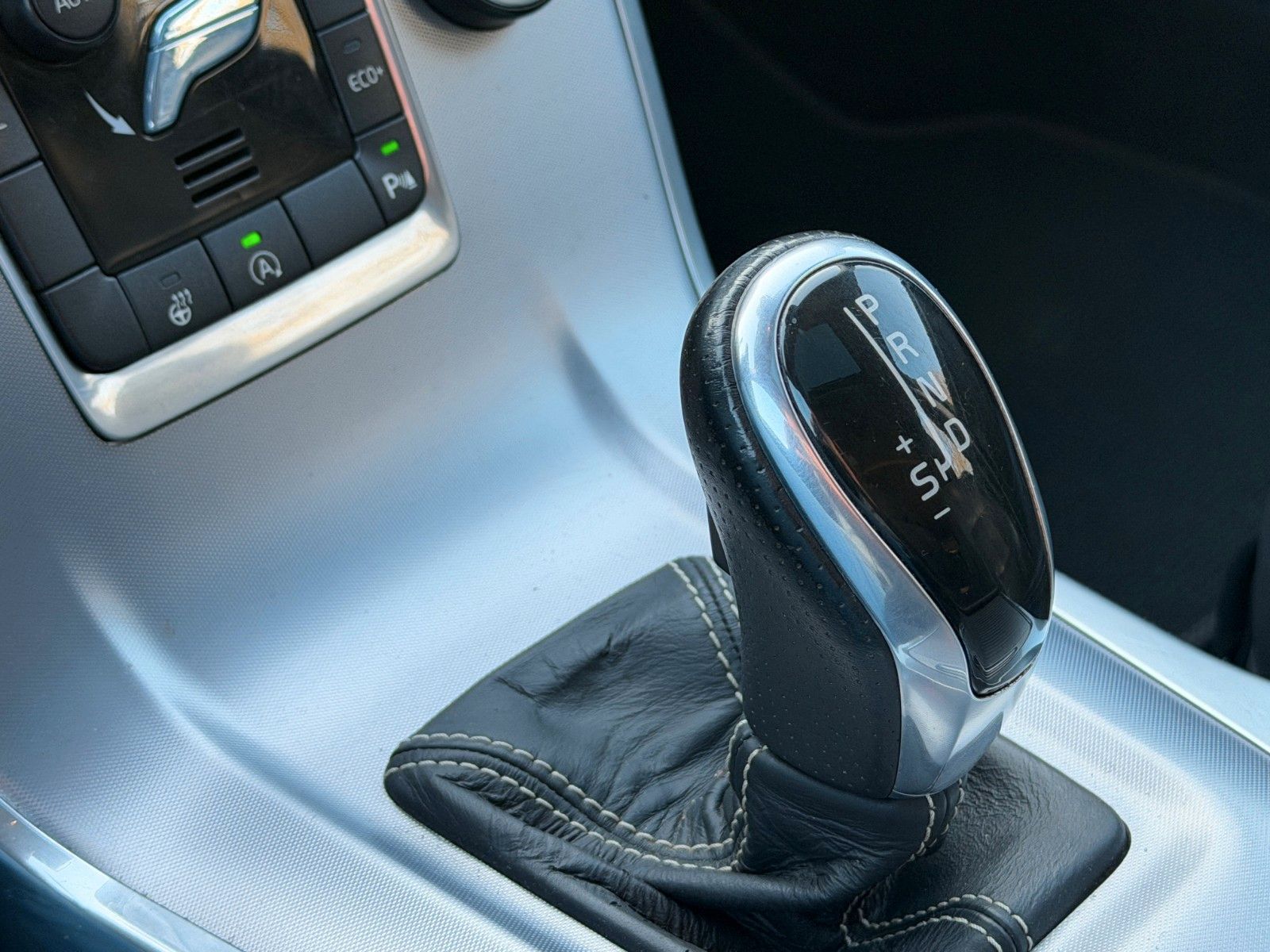 Fahrzeugabbildung Volvo V70 D4 Linje Svart *Allwetter*Bi-Xenon*Standhzg*