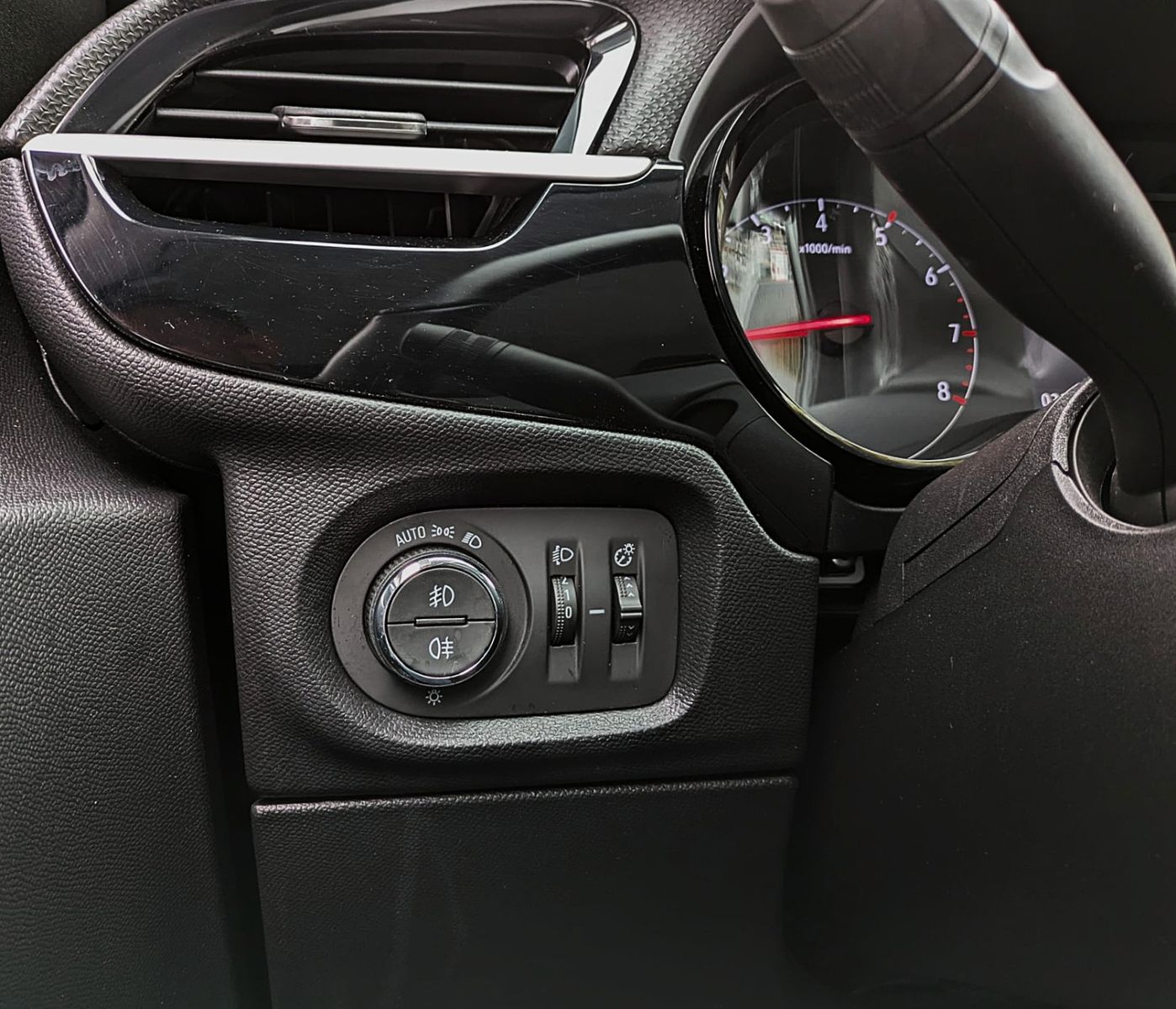 Fahrzeugabbildung Opel Corsa F 1.5D ACC NAVI SITZ+LENKR.HZG LED CARPLAY