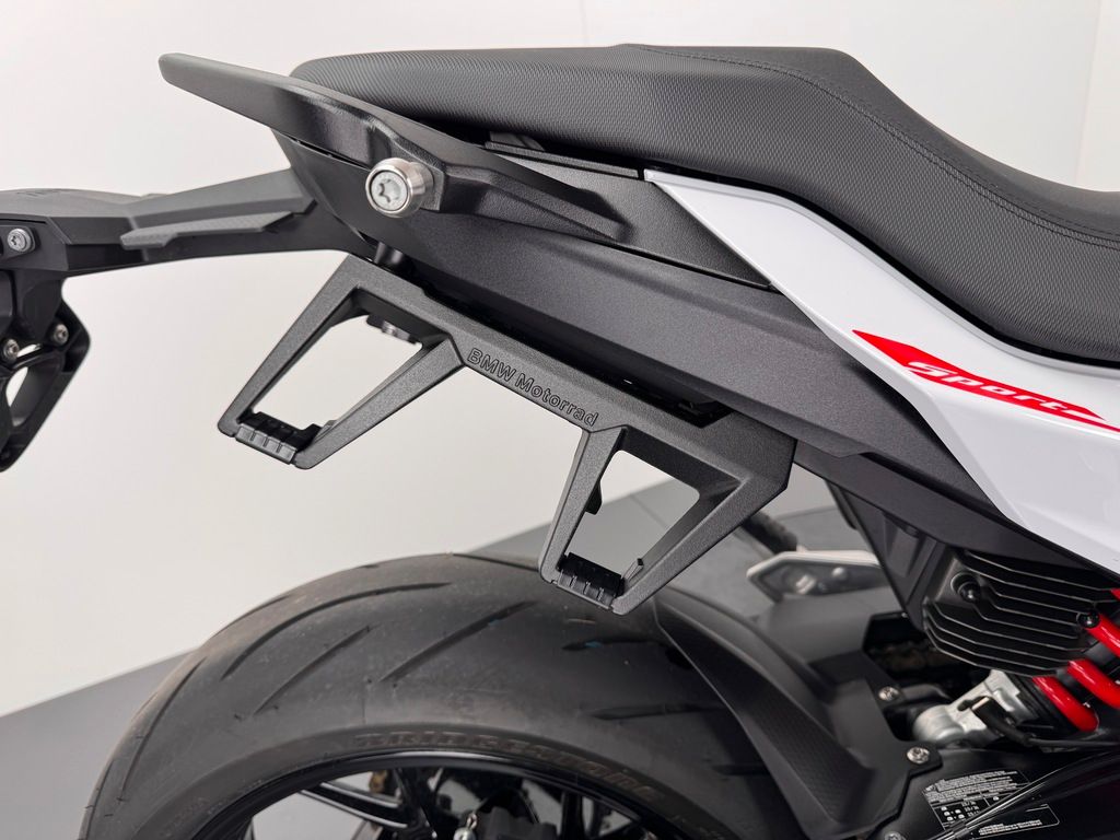 Fahrzeugabbildung BMW F900 R *NEUWERTIG *VOLL *1.HAND