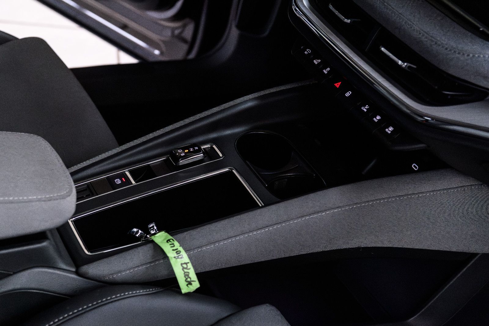 Fahrzeugabbildung SKODA Enyaq 60 Loft MATRIX-LED+RFK+NAVI+KEYLESS+SZH