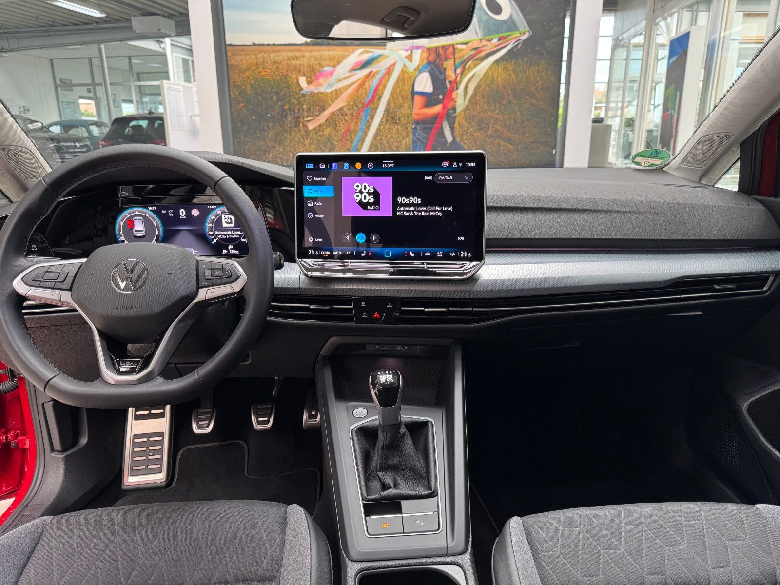 Fahrzeugabbildung Volkswagen Golf VIII Lim. 1.5 TSI +LED+SHZ+NAVI+CARPLAY+GJR