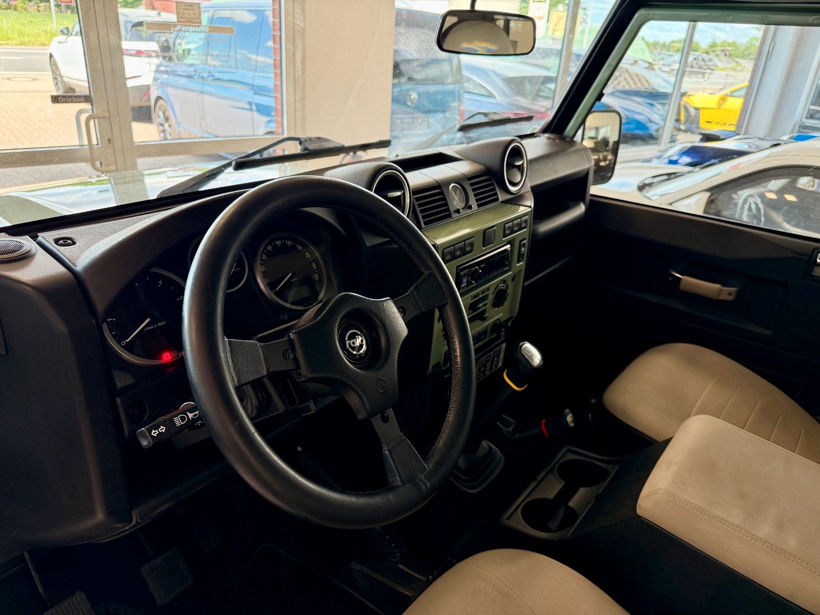 Fahrzeugabbildung Land Rover Defender 110 Heritage Station Wagon 7-Sitzer/AHK