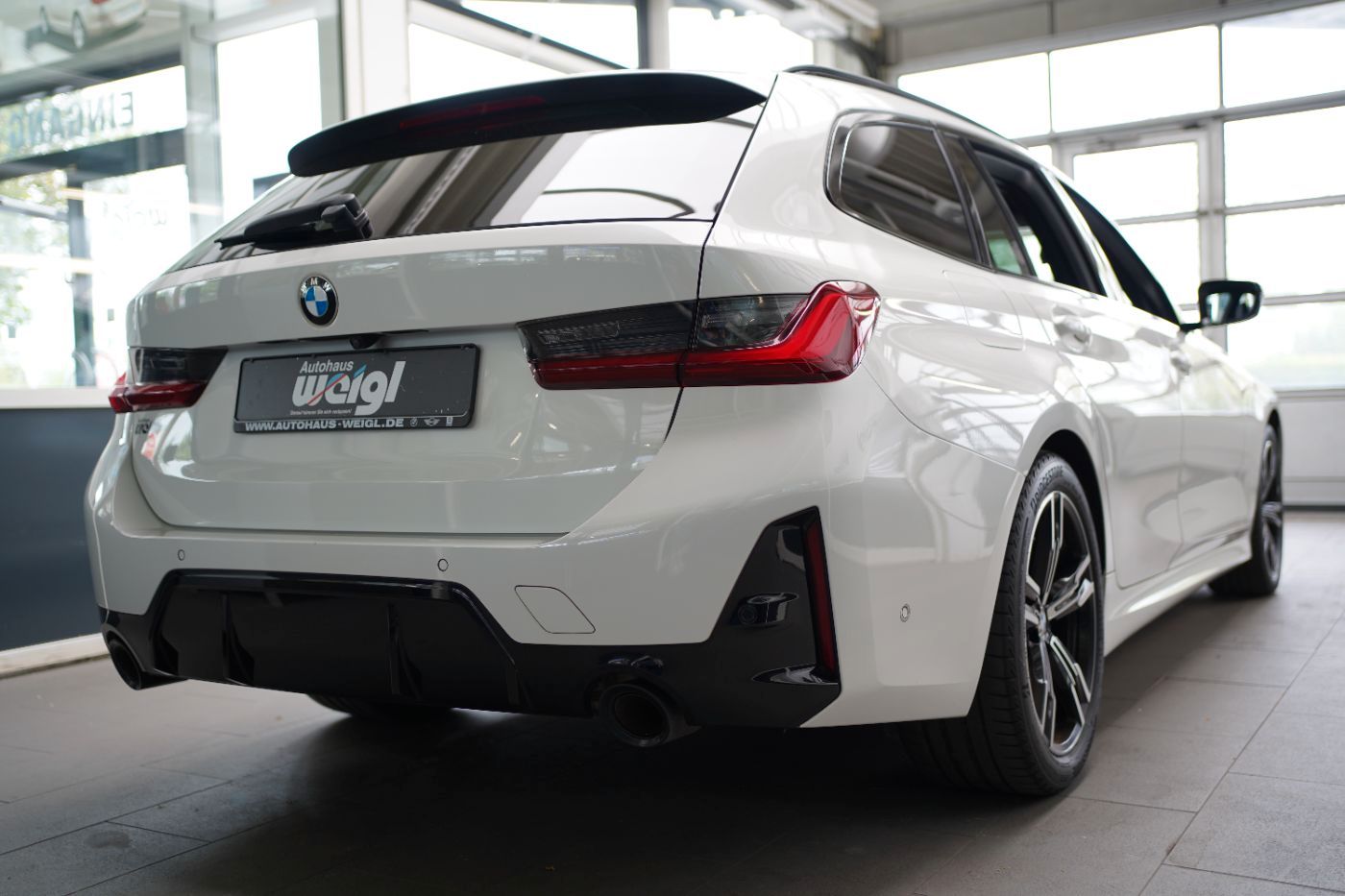 Fahrzeugabbildung BMW 320iA M Sport +Parking Assistant+Driving Assista