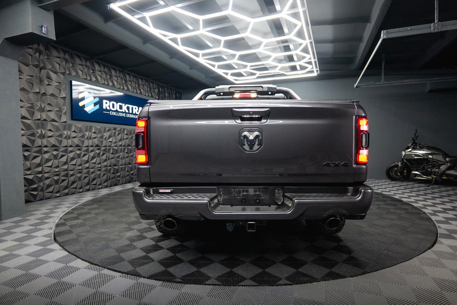 Fahrzeugabbildung Dodge RAM 5.7 V8 HEMI 4x4 Limited Longbed Airmatic 19%