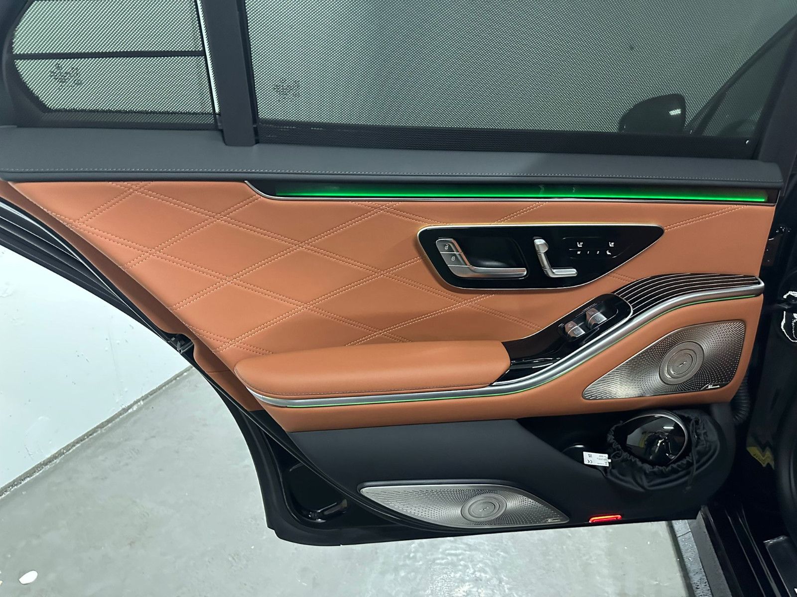 Fahrzeugabbildung Mercedes-Benz S 63 E Performance L *KERAMIK*TV*CARBON*4D*